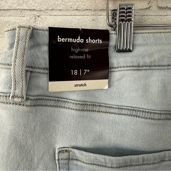 AVA & VIV Light Washed High-Rise Relaxed Fit Bermuda Shorts - Picture 8 of 9